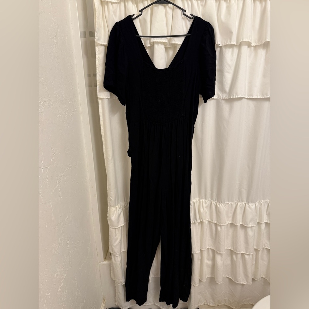 Women’s L Old Navy V-Neck Black Jumpsuit